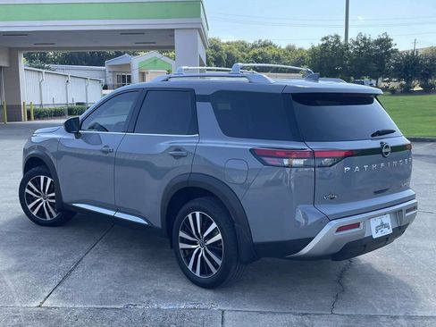 Used 2024 Nissan Pathfinder Platinum FWD image 5