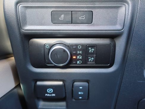 Used 2024 Ford Expedition Max XLT image 19