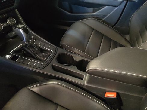 Used 2024 Volkswagen Jetta SE w/ Panoramic Sunroof Package FWD image 26