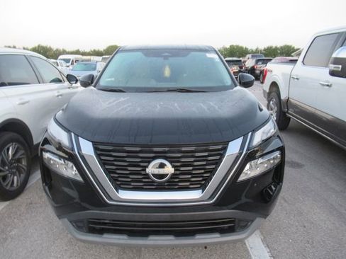 Used 2023 Nissan Rogue SV FWD image 2