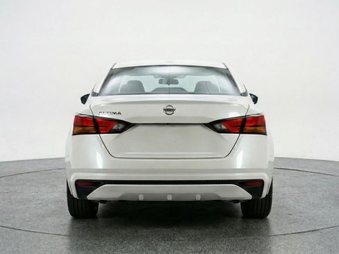 Used 2025 Nissan Altima 2.5 SV FWD image 7