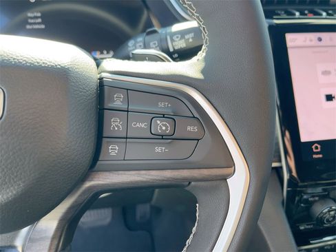 New 2025 Jeep Grand Cherokee Limited w/ Luxury Tech Group II image 17