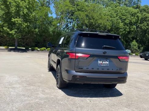 Used 2024 Toyota Sequoia Platinum AWD/4WD image 7