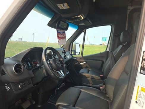 Used 2023 Mercedes-Benz Sprinter 3500 image 9