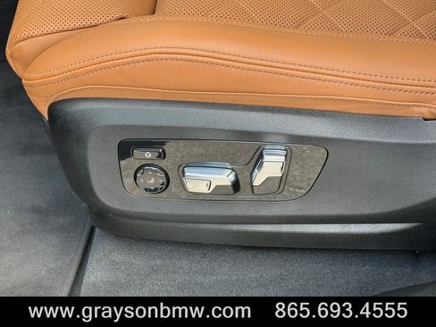 Used 2025 BMW X5 xDrive40i w/ M Sport Package AWD/4WD image 13