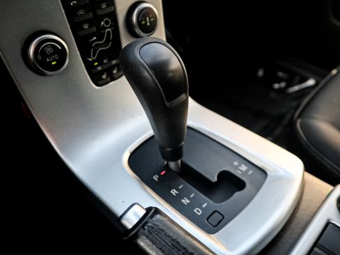 Used 2011 Volvo V50 T5 image 24