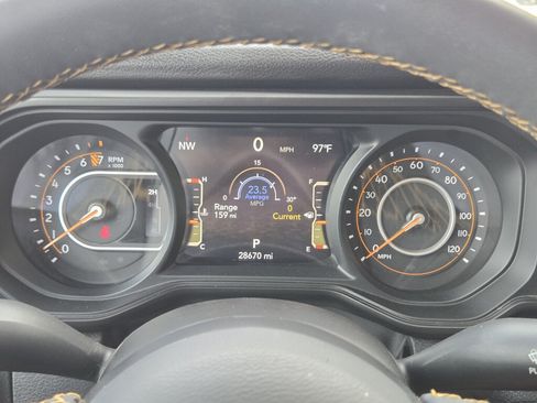 Used 2024 Jeep Gladiator Willys AWD/4WD image 17