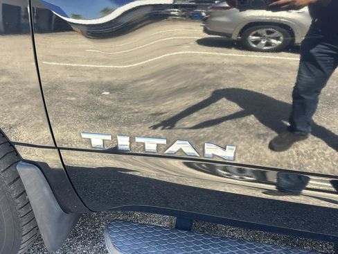 Used 2017 Nissan Titan SL RWD image 29