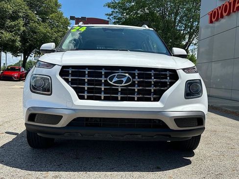 Used 2024 Hyundai Venue SEL FWD image 9