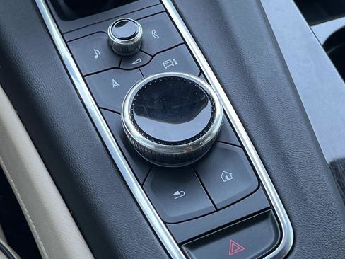 Used 2021 Cadillac Escalade Premium Luxury AWD/4WD image 36