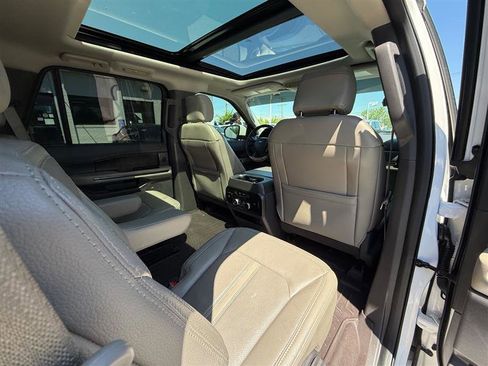 Used 2018 Ford Expedition Limited w/ Equipment Group 301A RWD image 31