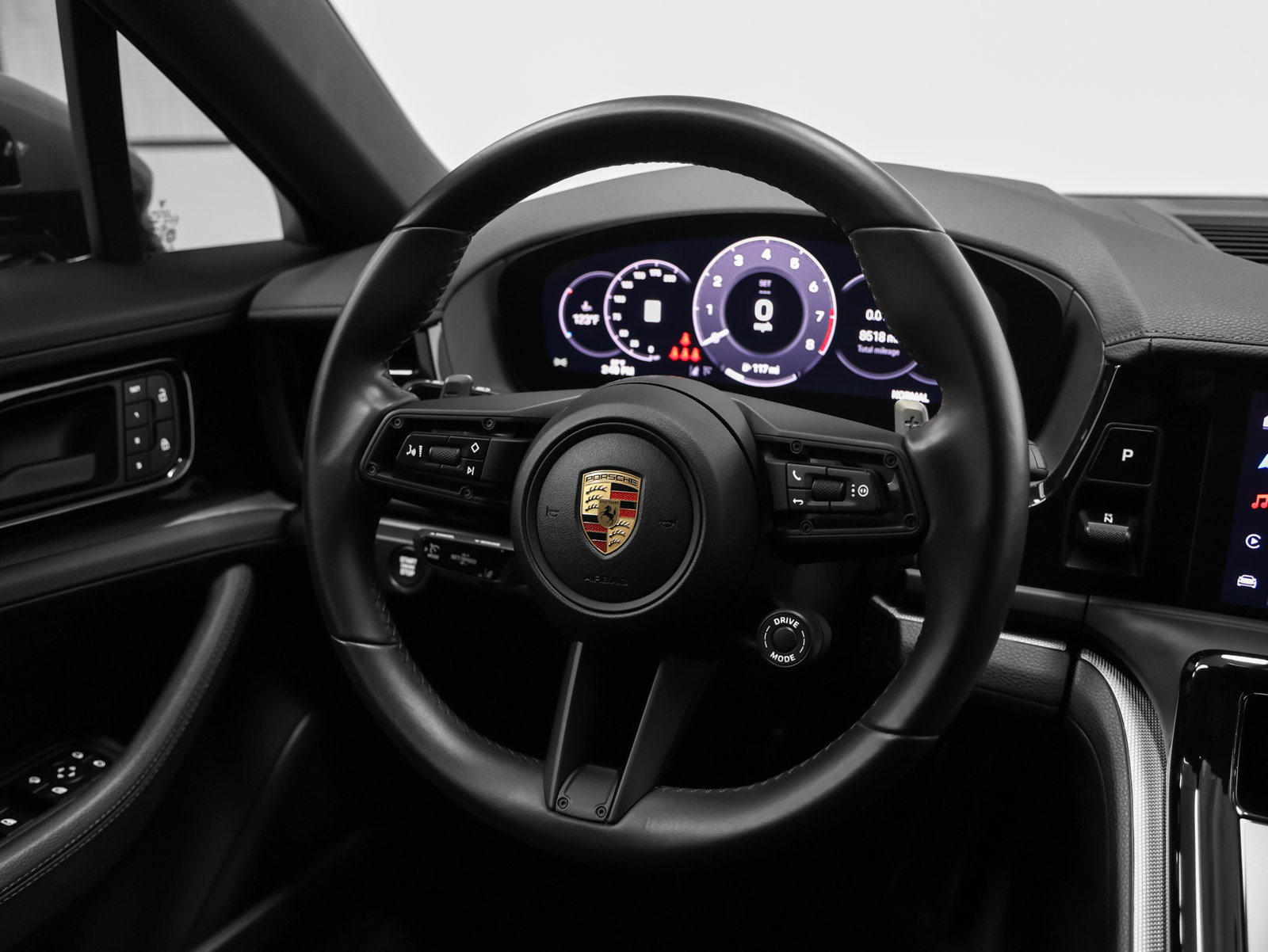Certified 2025 Porsche Panamera 4 AWD/4WD image 29
