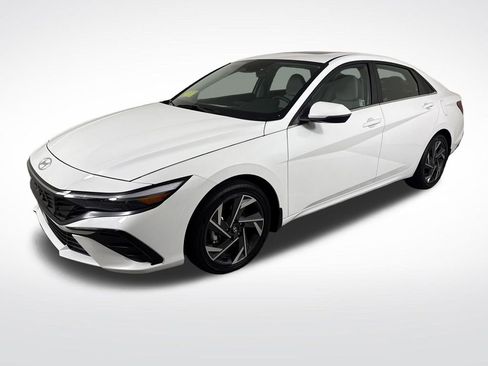 Used 2025 Hyundai Elantra Limited FWD image 9