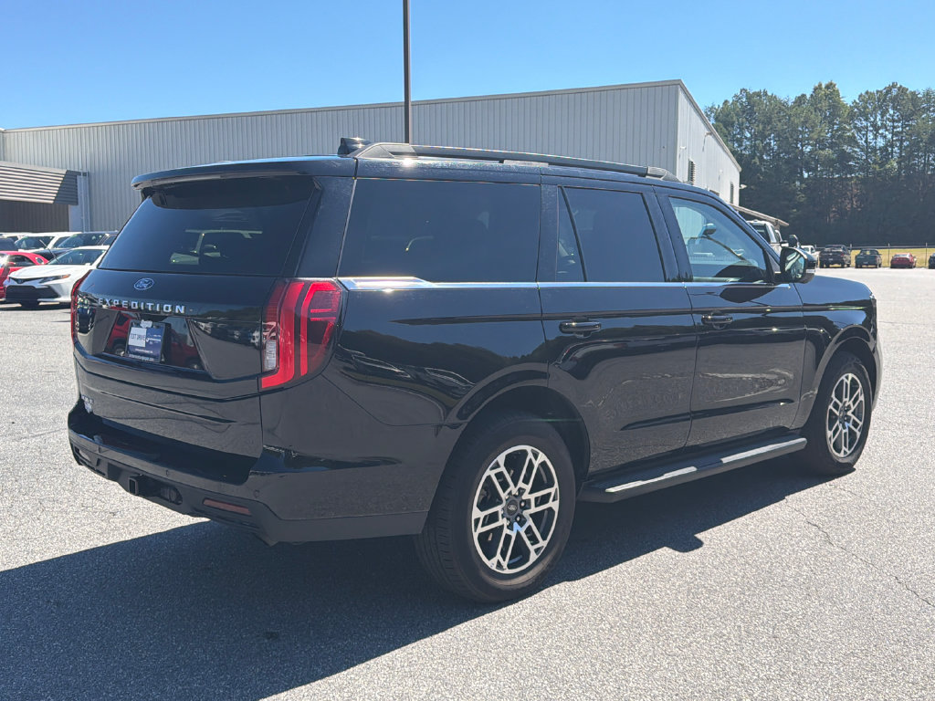 Used 2025 Ford Expedition Active AWD/4WD image 7