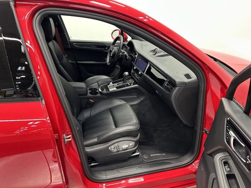 Certified 2025 Porsche Macan Macan image 41