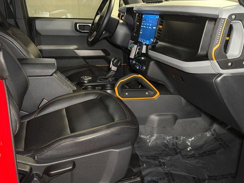 Used 2023 Ford Bronco Badlands w/ Sasquatch Package AWD/4WD image 11