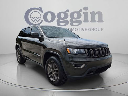 Used 2017 Jeep Grand Cherokee Laredo 75th Anniversary RWD image 8