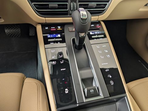 Used 2026 Porsche Macan AWD/4WD image 21