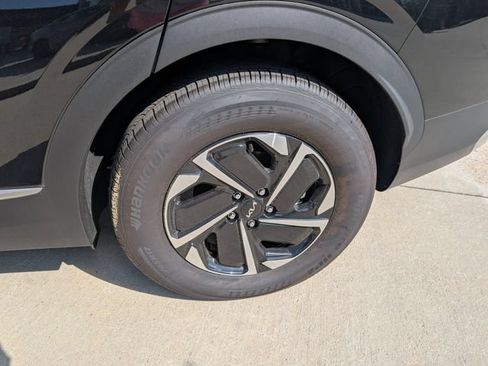 Used 2025 Kia Sportage LX FWD image 28