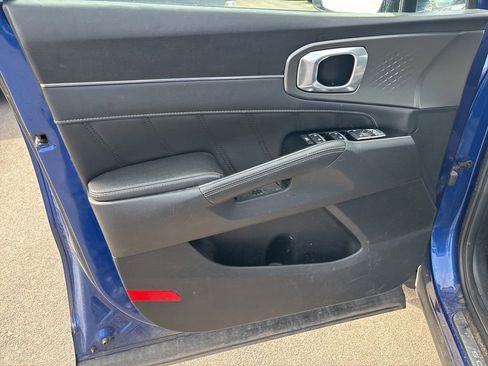 Used 2023 Kia Sorento SX image 2