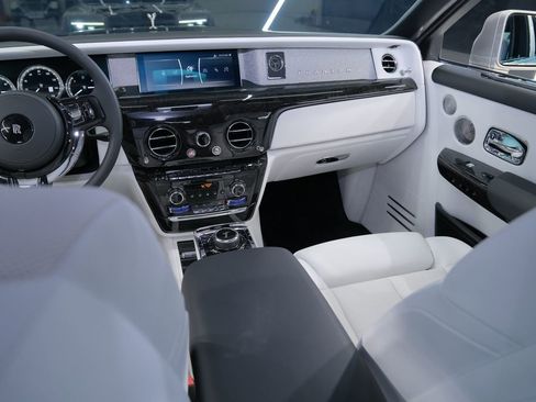 Used 2023 Rolls-Royce Phantom Base image 68