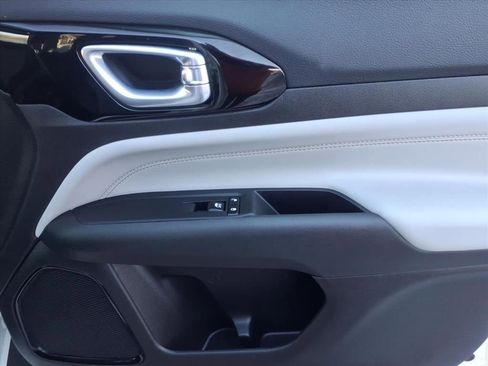 Used 2024 Jeep Compass Limited image 19