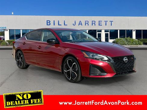 Used 2023 Nissan Altima 2.5 SR w/ SR Premium Package image 1