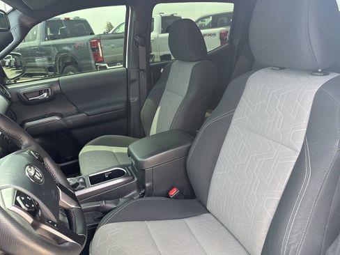 Used 2023 Toyota Tacoma TRD Sport w/ Technology Package RWD image 8