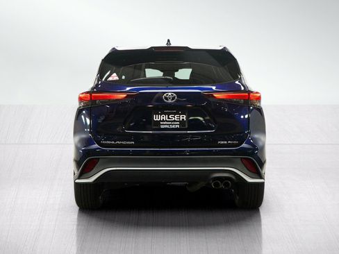 Used 2025 Toyota Highlander XSE AWD/4WD image 4
