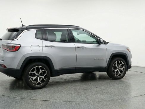 Used 2025 Jeep Compass Limited image 9