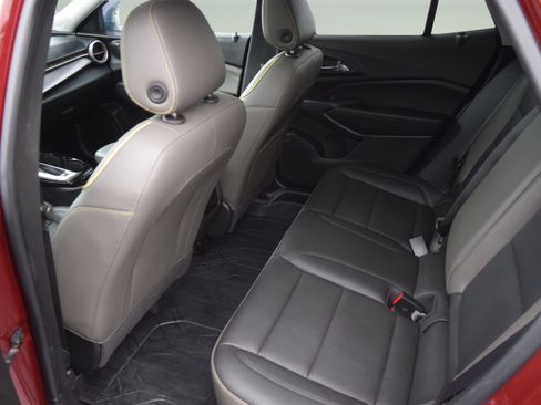 Used 2024 Chevrolet Trax ACTIV w/ Sunroof Package image 9