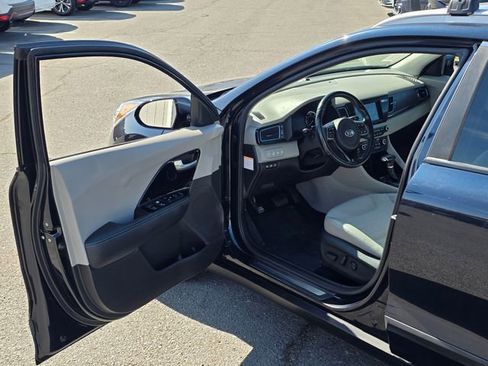 Used 2018 Kia Niro EX image 38