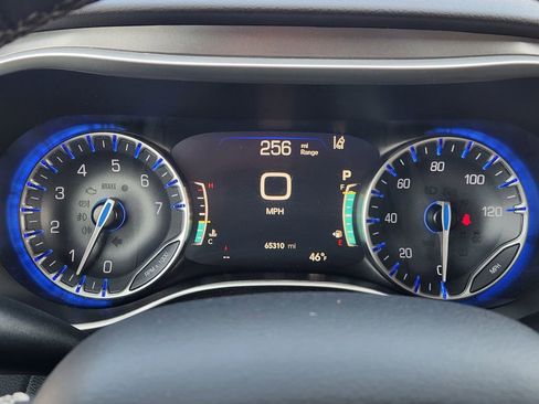 Used 2024 Chrysler Pacifica Touring-L image 15