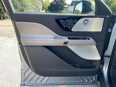 Used 2020 Lincoln Aviator Reserve w/ Equipment Group 202A image 11