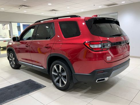 Used 2023 Honda Pilot Touring image 8