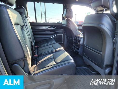 Used 2023 Jeep Wagoneer 4WD w/ Premium Group I image 12