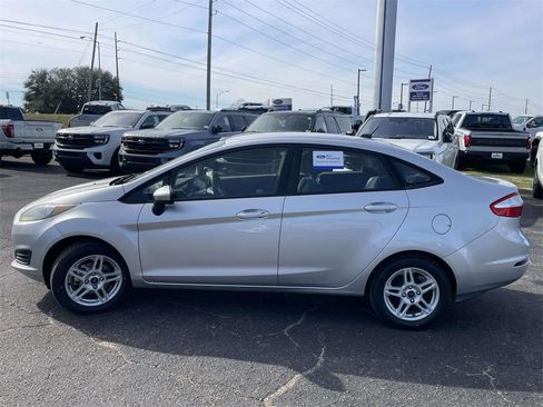 Used 2018 Ford Fiesta SE image 6