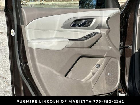 Used 2019 Chevrolet Traverse LT w/ LT Premium Package image 18