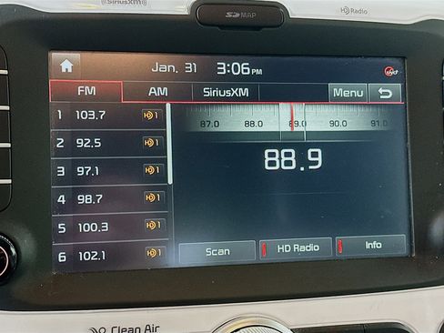 Used 2016 Kia Soul EV + image 19