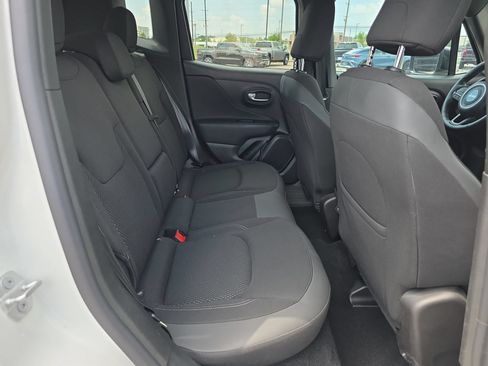 Used 2022 Jeep Renegade Altitude w/ Convenience Group AWD/4WD image 14