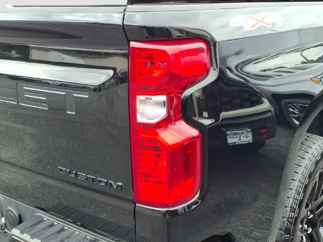 Used 2026 Chevrolet Silverado 1500 Custom w/ Turbomax Blackout Package AWD/4WD image 26