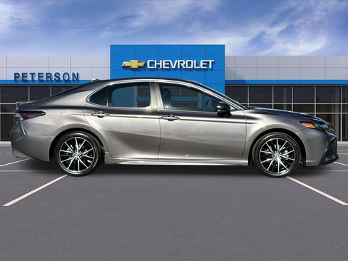 Used 2024 Toyota Camry SE AWD/4WD image 3
