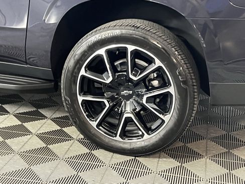 Used 2025 Chevrolet Suburban RST image 13