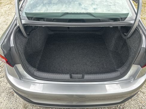 Used 2025 Volkswagen Jetta SE FWD image 18