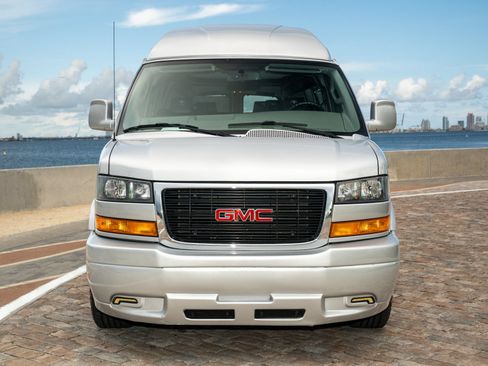 Used 2022 GMC Savana 2500 Extended RWD image 3