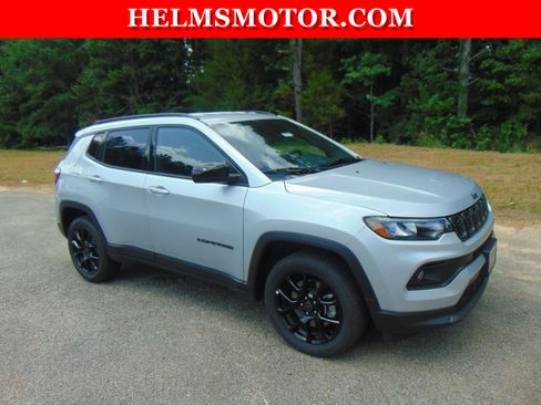 Certified 2025 Jeep Compass Latitude w/ Convenience Group AWD/4WD image 13