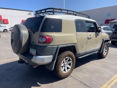 Used 2014 Toyota FJ Cruiser 4WD w/ Upgrade Package image 3