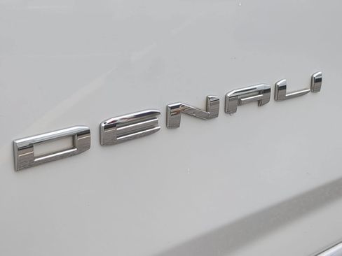 Used 2022 GMC Yukon XL Denali AWD/4WD image 33
