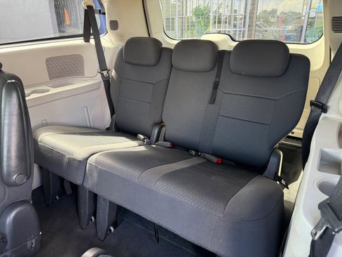 Used 2010 Dodge Grand Caravan SXT image 11