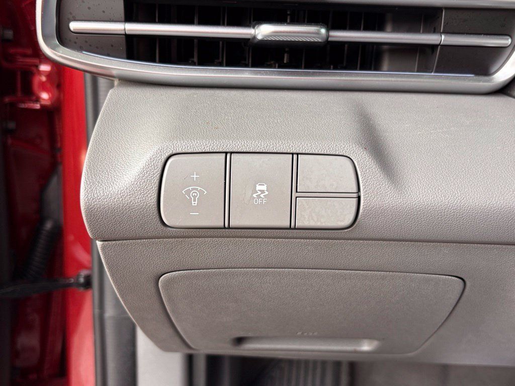 Used 2024 Hyundai Elantra SEL FWD image 29